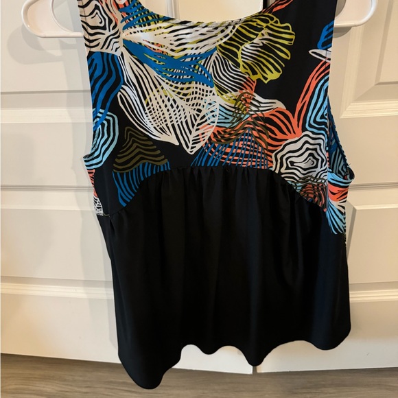 One State sleeveless bright print on black easy fit with longer hem in back - Picture 2 of 3